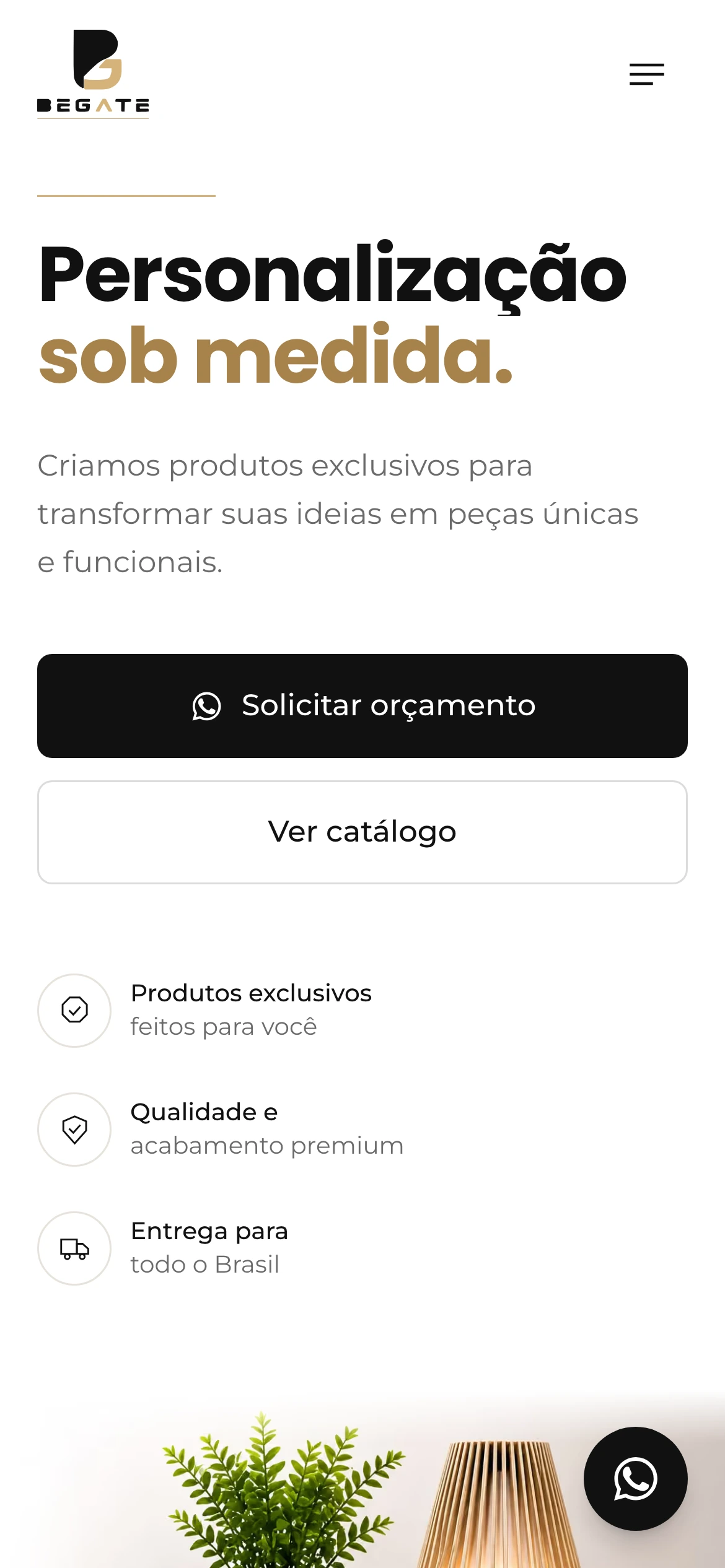 O site da Begate na tela de um celular, com o mesmo título e o botão de solicitar orçamento